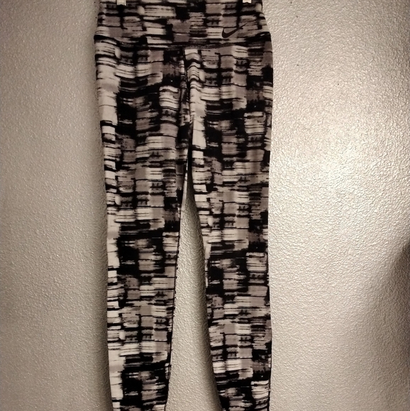 Dri Fit Nike Sports Wear  Leggings Size S - Picture 1 of 3
